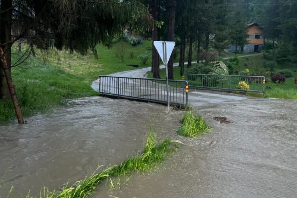 Saobraćajni kolaps u Sloveniji, zbog nevremena suspendirane i vinjete!