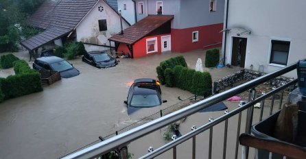 HAOS U SLOVENIJI: Poplavljena naselja, bujice nose aute, ljude evakuiraju: "Voda šiklja sa svih strana i ulazi u kuće kroz prozore!" PROGLAŠAVA SE VANREDNO STANJE (VIDEO)
