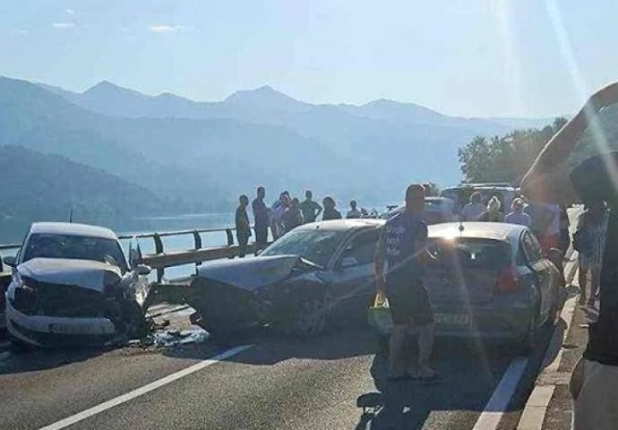 Udes kod Konjica: Šest osoba povrijeđeno, obustavljen saobraćaj