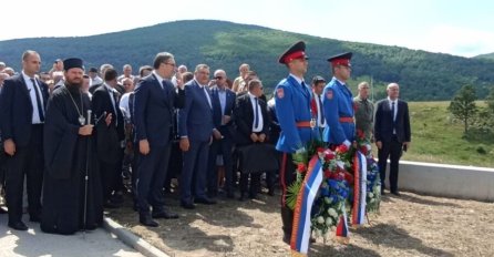 Vučić i Dodik odali počast stradalima na Petrovačkoj cesti