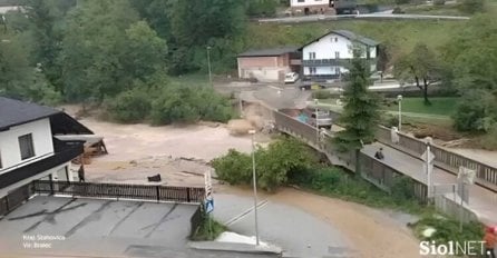 DRAMATIČNI SNIMAK: Most u Sloveniji se urušio, auto stao u zadnji tren