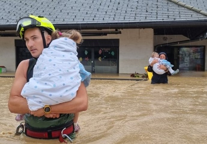 Ovo su heroji vatrogasci koji su u Sloveniji spasili 22 djeteta iz vrtića