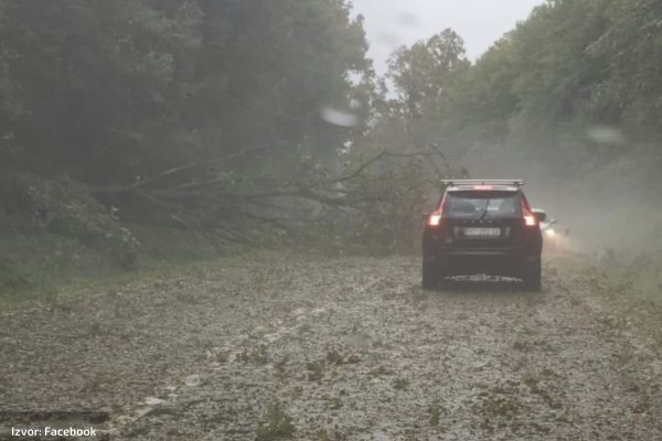 "Pripremite se na nevrijeme, isključite kućanske aparate i sklonite stvari sa balkona": STIGLO UPOZORENJE VATROGASACA