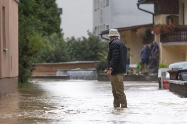 Na snazi narandžasti meteoalarm za cijelu BiH: Nadležni izdali važne upute zbog nevremena: EVO ŠTA DA OČEKUJEMO U NAREDNIM DANIMA