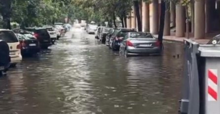 CENTAR BEOGRADA NEPREPOZNATLJIV NAKON OLUJE: Formiralo se jezero, TUKAO GRAD! Prijestonica poplavljena za manje od POLA SATA (VIDEO)