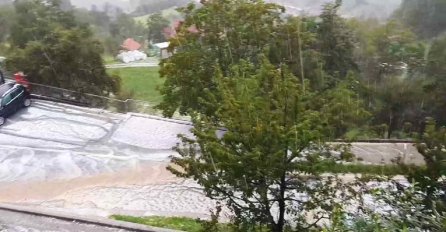 OLUJNA ĆELIJA U SLOVENIJI, novo nevrijeme udarilo, EVO PREMA KUD SE KREĆE: Sve se zabijelilo od grada (VIDEO)