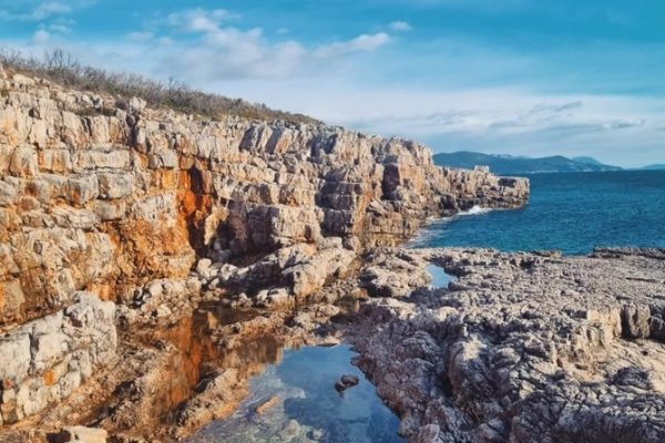 OVO JE NAJLJEPŠA PLAŽA U CIJELOJ CRNOJ GORI: Prizori su NESTVARNO LIJEPI – kao sa druge planete, a BESPLATNA JE, nema gužve i more je TIRKIZNE boje