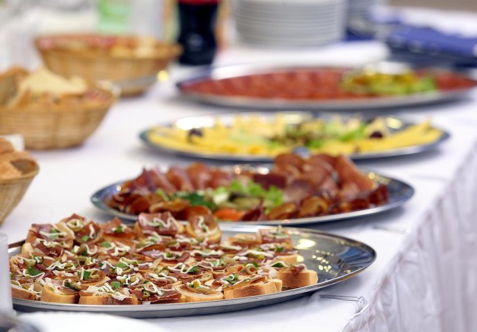 ZADRANKA ODUŠEVILA OGLASOM: ‘Poklanja se višak hrane, prednost imaju obitelji s djecom’