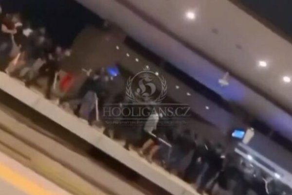 GRCI OBJAVILI SNIMAK: “Ovo je trenutak kada hrvatski huligani ulaze u podzemnu” (VIDEO)