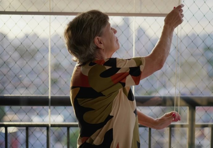 Žena pošla da otvori prozor, ali kad je PODIGLA ROLETNE PRETRNULA OD STRAHA: Jedva izvukla živu glavu, Vladica je spasio