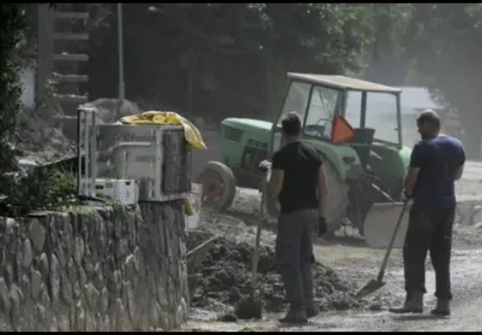 Nakon katastrofalnih poplava u Sloveniji: Građani čiste objekte, sanacija tek slijedi