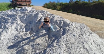 POSLJEDNJA FOTOGRAFIJA dječaka (7) koji je uskočio u krečnjački prah: Nasmiješio se i podigao palac, par minuta kasnije je preminuo