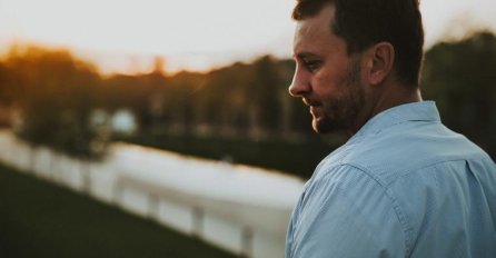 SAMOSTALAN SAM ČOVJEK, ALI JOŠ UVIJEK ŽIVIM S MAJKOM KOJA ME KONTROLIŠE: Ispovijest Srbina izazvala haos na mrežama