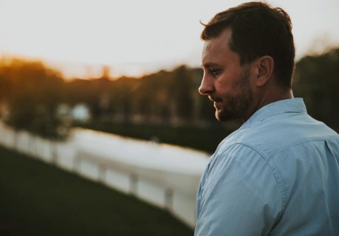 SAMOSTALAN SAM ČOVJEK, ALI JOŠ UVIJEK ŽIVIM S MAJKOM KOJA ME KONTROLIŠE: Ispovijest Srbina izazvala haos na mrežama