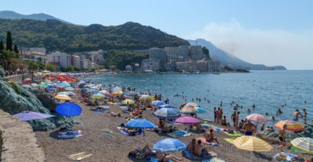 Sretna porodica podijelila lijepe vijesti na plaži u Crnoj Gori: LJUDI IH NAPALI IZ RAZLOGA KOJI NISU MOGLI NI DA ZAMISLE