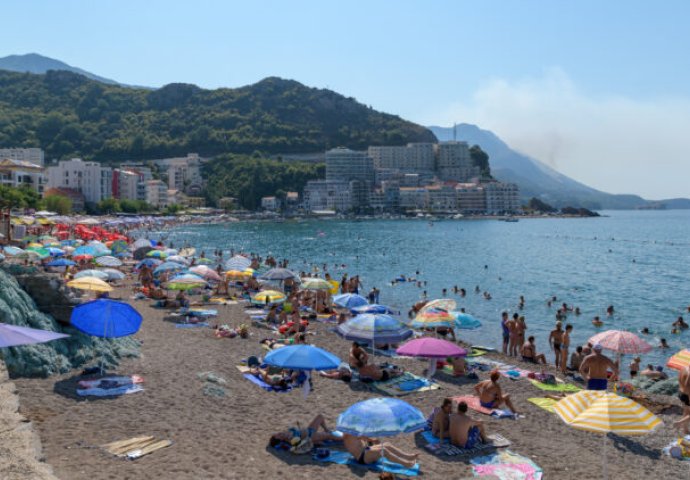 Sretna porodica podijelila lijepe vijesti na plaži u Crnoj Gori: LJUDI IH NAPALI IZ RAZLOGA KOJI NISU MOGLI NI DA ZAMISLE