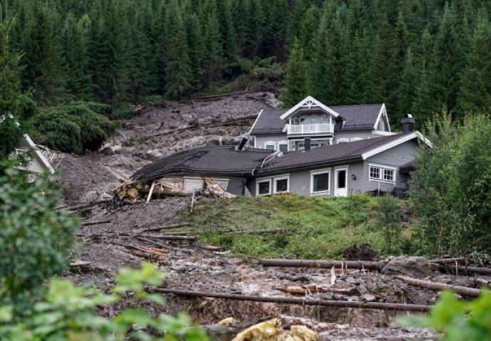 Katastrofalne poplave u Norveškoj. Paraliziran promet, evakuirane hiljade ljudi