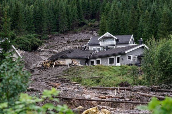 Katastrofalne poplave u Norveškoj. Paraliziran promet, evakuirane hiljade ljudi