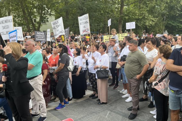 NOVI.BA NA LICU MJESTA, VELIKA PROTESTNA ŠETNJA JABLANICOM: Hiljade građana skandira "Enisa, Enisa", traži se pravda