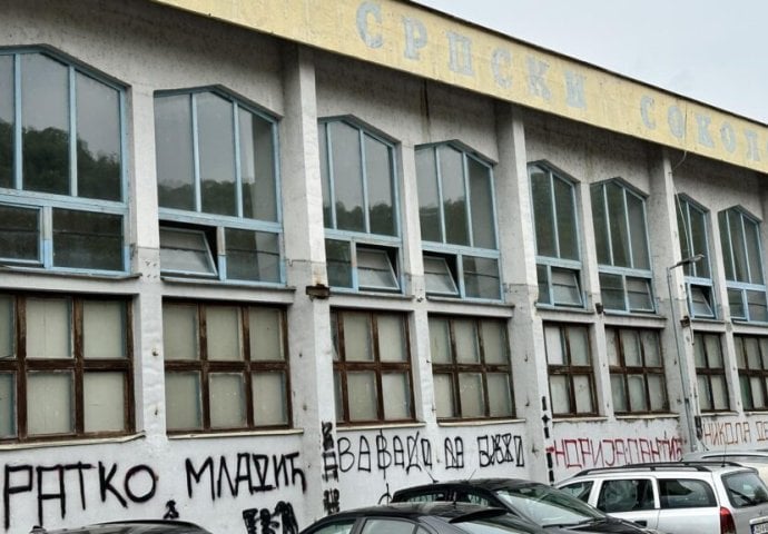 Grafiti veličanja Ratka Mladića u Zvorniku uznemiruju povratnike