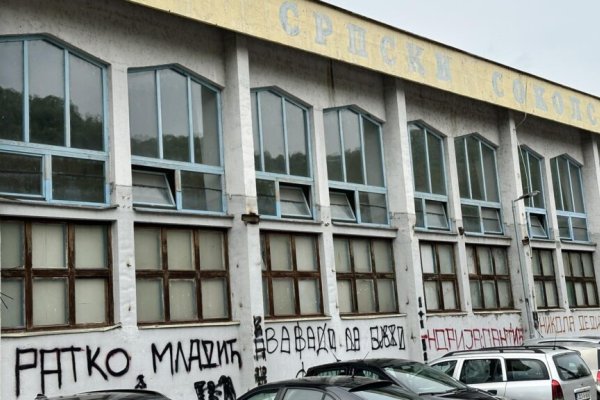 Grafiti veličanja Ratka Mladića u Zvorniku uznemiruju povratnike