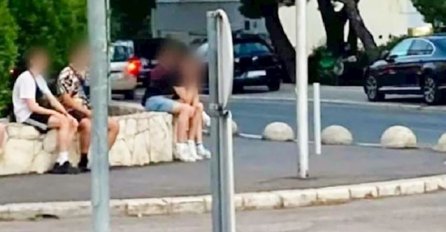 Scena iz Splita izazvala je salve smijeha na društvenim mrežama: POGLEDAJTE KAKO MOMAK ČEKA AUTOBUS