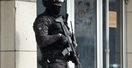 GRADAČAC BLOKIRAN, SPECIJALNA POLICIJA TRAGA ZA MUŠKARCEM: Poznat identitet osobe koja je ubila suprugu!