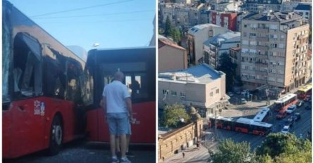 STRAŠNE SCENE U BEOGRADU! Direktan sudar DVA AUTOBUSA - staklo rasuto po putu, blokirana raskrsnica (VIDEO)