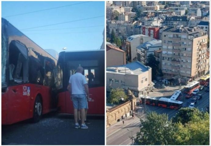 STRAŠNE SCENE U BEOGRADU! Direktan sudar DVA AUTOBUSA - staklo rasuto po putu, blokirana raskrsnica (VIDEO)