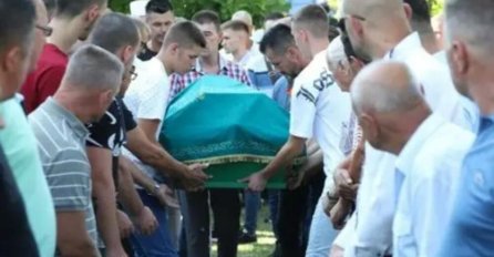 NAJPOTRESNIJA SCENA NA DŽENAZI UBIJENE NIZAME: Srce se kida na komade od prizora na putu koji vodi do džamije (FOTO/VIDEO)