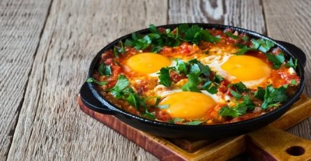 ARAPSKI SPECIJALITET ZA KOJIM JE CIJELI INTERNET LUD: ŠAKŠUKA se sprema za 2 EURA i 10 minuta, a može da se služi i za doručak, ručak i večeru