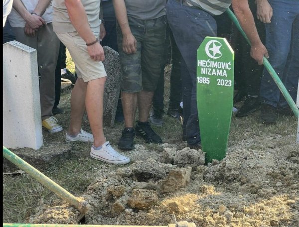 3566918-c0328241d931472ba90f18e36aef5a4e-ff