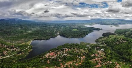 Vlasinsko jezero: Mladići se prevrnuli sa skutera, jedan nestao pod vodom