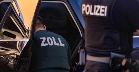 Njemačku porodicu koja se vraćala iz Hrvatske zaustavila austrijska policija: ONO ŠTO SU IM VIDJELI U AUTU ĆE PAMTITI ZA CIJELI ŽIVOT (FOTO)