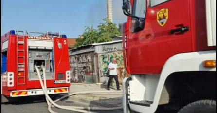 Požar u centru Sarajeva: Vatrogasci na terenu