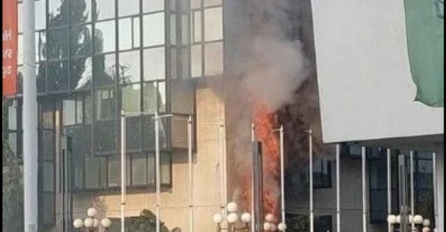 Detalji požara u centru Sarajeva: Vatrogasci vrše detaljan pregled UNITIC-a