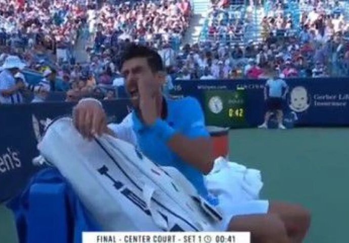 ĐOKOVIĆ POTPUNO IZGUBIO ŽIVCE: Au, kako je Novak pobjesnio zbog jedne stvari - ovo ga je izulo iz cipela (VIDEO)