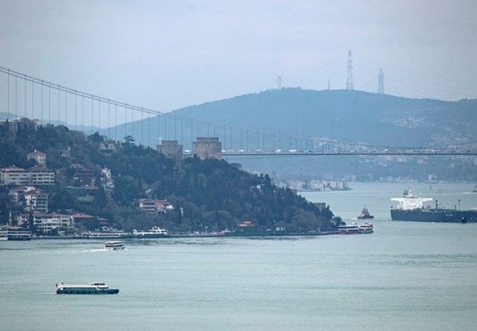 Moreuz  Dardaneli zatvoren zbog velikog šumskog požara u Turskoj