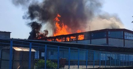 Veliki požar u Banjaluci: Gori fabrika papira
