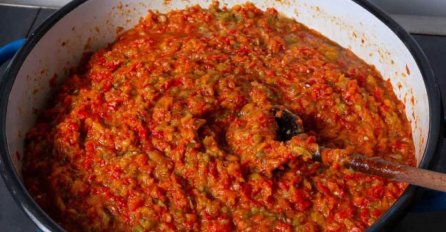 KAKO SE PRAVI AJVAR OD TIKVICA: Dopunite zimnicu ovim aromatičnim namazom
