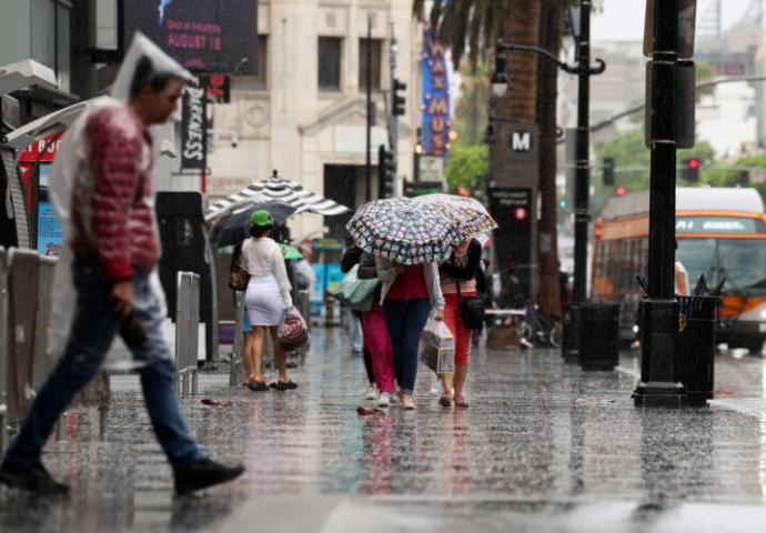 U Italiji snažno nevrijeme i oluja nosili krovove