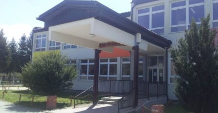 Osnovna škola u Vitezu zabranila djeci unošenje mobitela