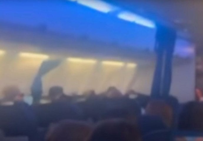 DRAMATIČAN SNIMAK LETA KROZ OLUJU: Putnici povraćali, urlali i plakali...: "Avion je počeo da pada, mislili smo da je KRAJ"