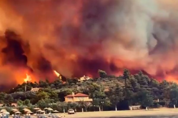 U Grčkoj gori “najveći požar u historiji Evropske unije” (POGLEDAJTE VIDEO)