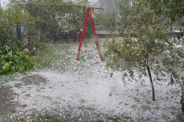 "PUCALI SU CRIJEPOVI" Grad veličine oraha pogodio sela oko Kraljeva: Padao je dva puta, prvi udar bio je JEZIV (FOTO, VIDEO)