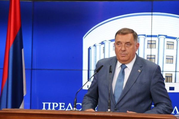 MILORAD DODIK SE UPRAVO OBRATIO JAVNOSTI NA KONFERENCIJI ZA MEDIJE: Evo šta traži