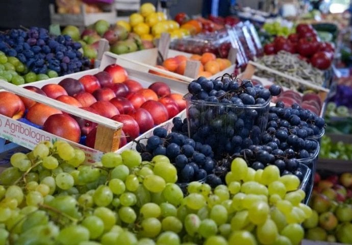 IZDATO UPOZORENJE KUPCIMA: Ne kupujte ovo voće uvezeno iz Srbije, sadrži pesticid koji oštećuje mozak!