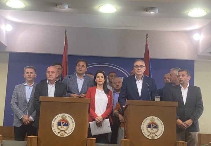 Opozicija najavljuje parlament na otvorenom: “Nije Milorad Republika Srpska”