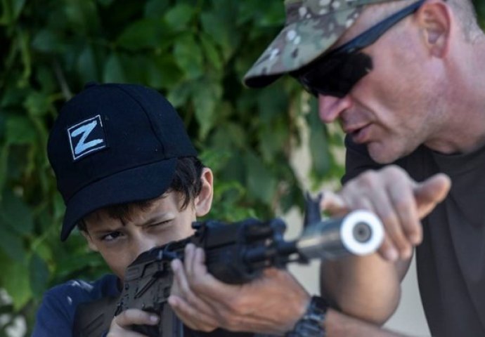 UKRAJINA: Rusi na Krimu šalju djecu na vojnu obuku!
