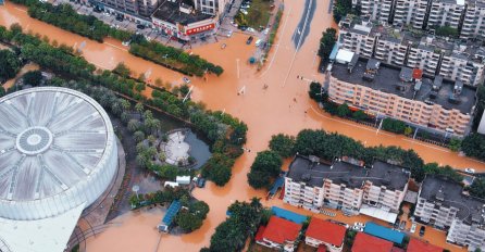 Tajfun pogodio Kinu: Više od stotinu hiljada ljudi evakuisano, škole zatvorene